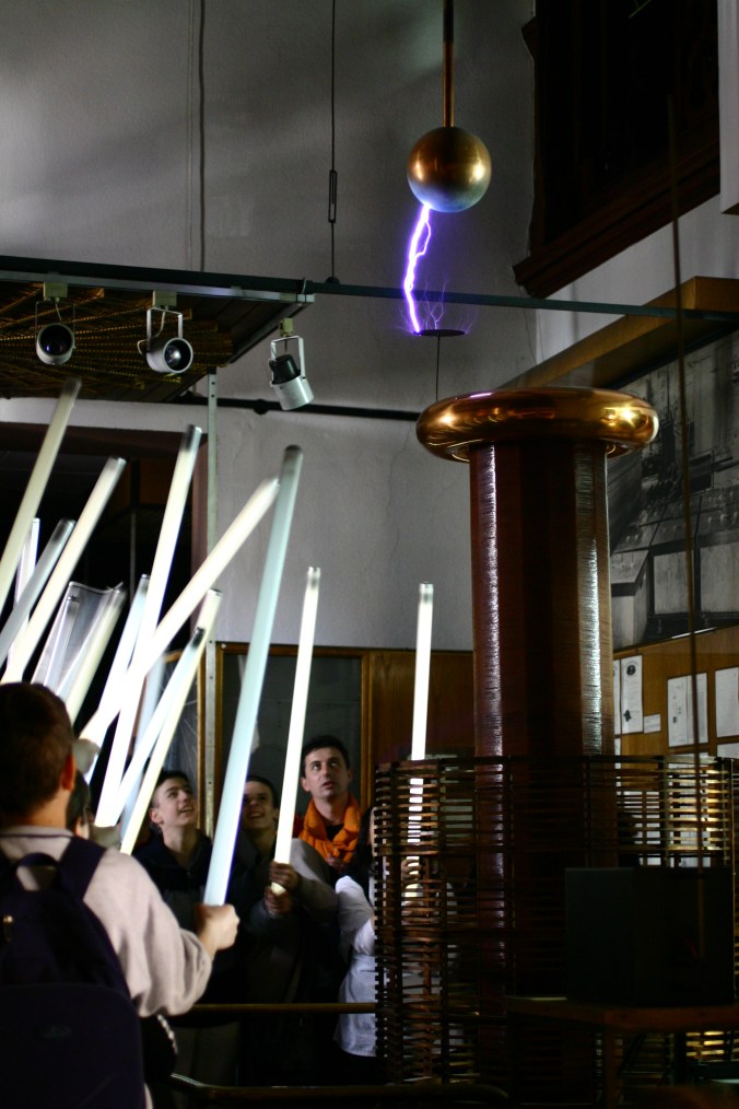 Branko Jovanovic beograd, enterijer, muzej Nikole tesle.JPG